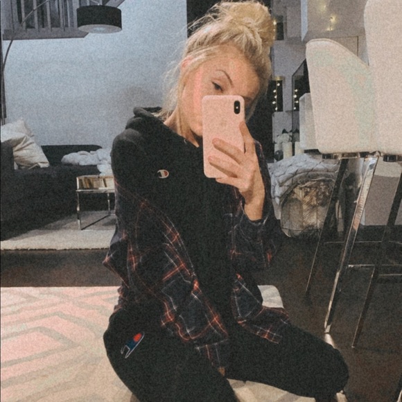 Meet your Posher, Karli - Picture 1 of 3